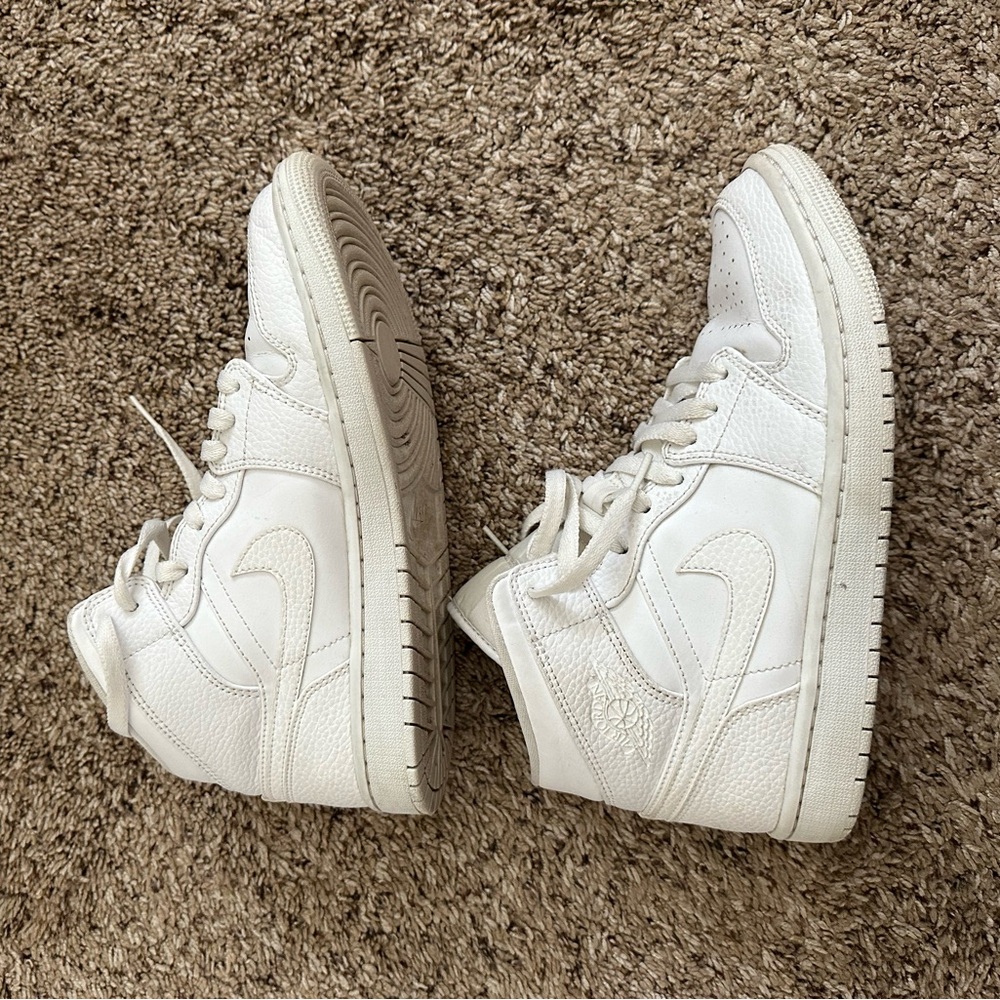 White Nike Dunks